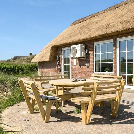 Awesome In Ringkobing With Private Swimming Pool, Be Inside Or Outside Holiday home Norre Lyngvig